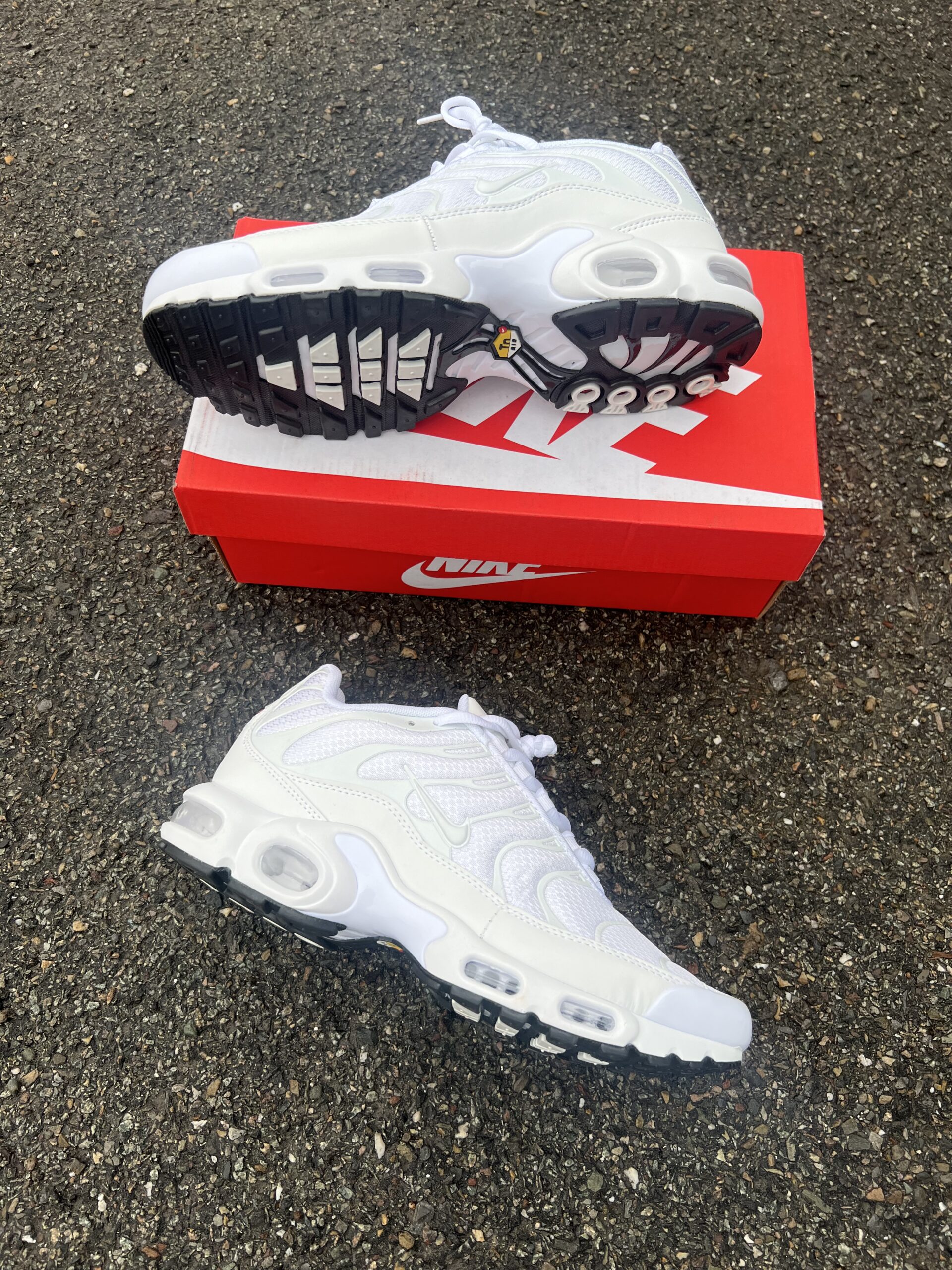 womens white nike tns