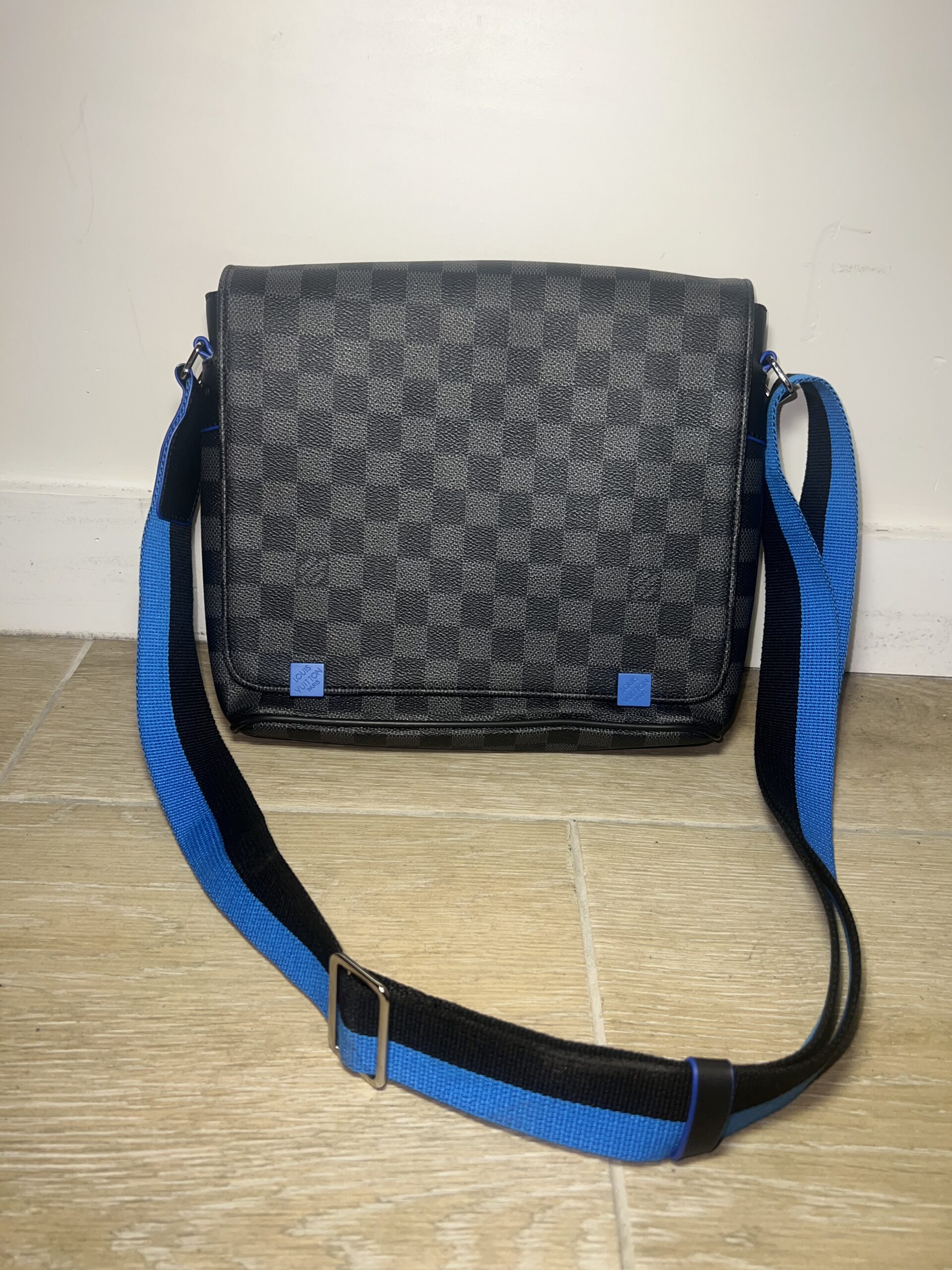 vriendschap Centimeter Verhandeling Louis Vuitton Shoulder Bag Blue Black - FashionMistta