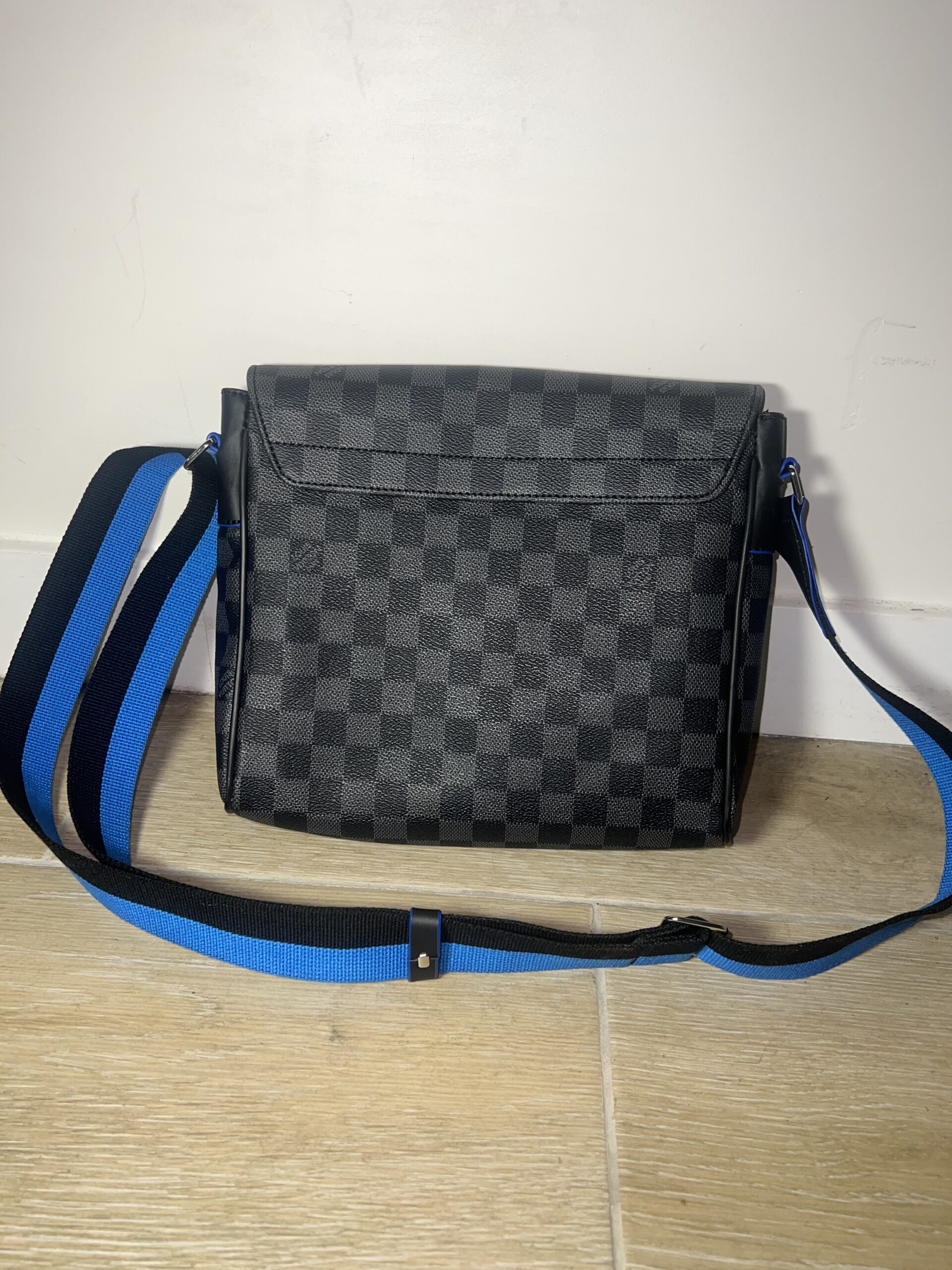 nikkel Souvenir Onderhandelen Louis Vuitton Shoulder Bag Blue Black - FashionMistta