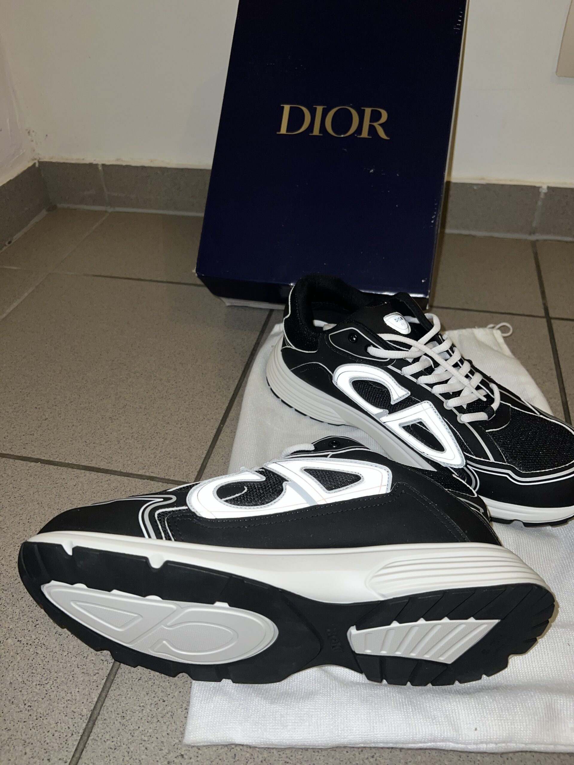 Christian Dior B30 Black/White - FashionMistta